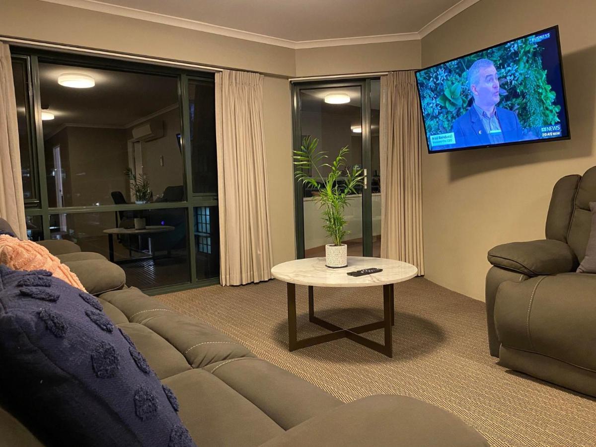 2 Bed 2 Bath Apartment In Braddon, Canberra - Pool, Gym And Free Parking Exterior photo